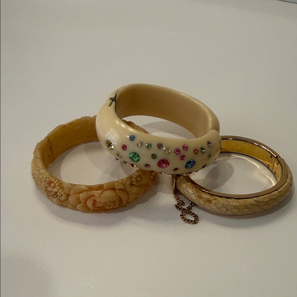 Vintage Elegant Cream and Gold Bangle Stack Set